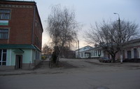 Угол улиц Свердлова и Гоголя. Слева - парикмахерская. Вид в сторону улицы Красноармейской